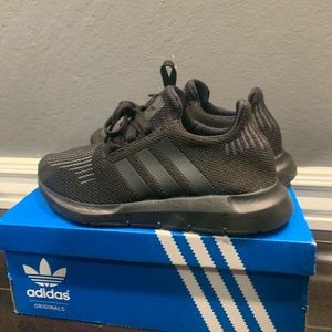 ADIDAS SWIFTRUN